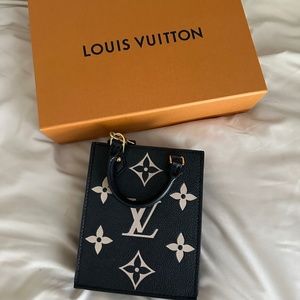 Louis Vuitton Petite sac plat